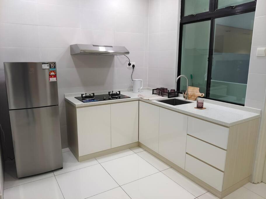 A2603 The Platino Netflix Paradigm Mall By *