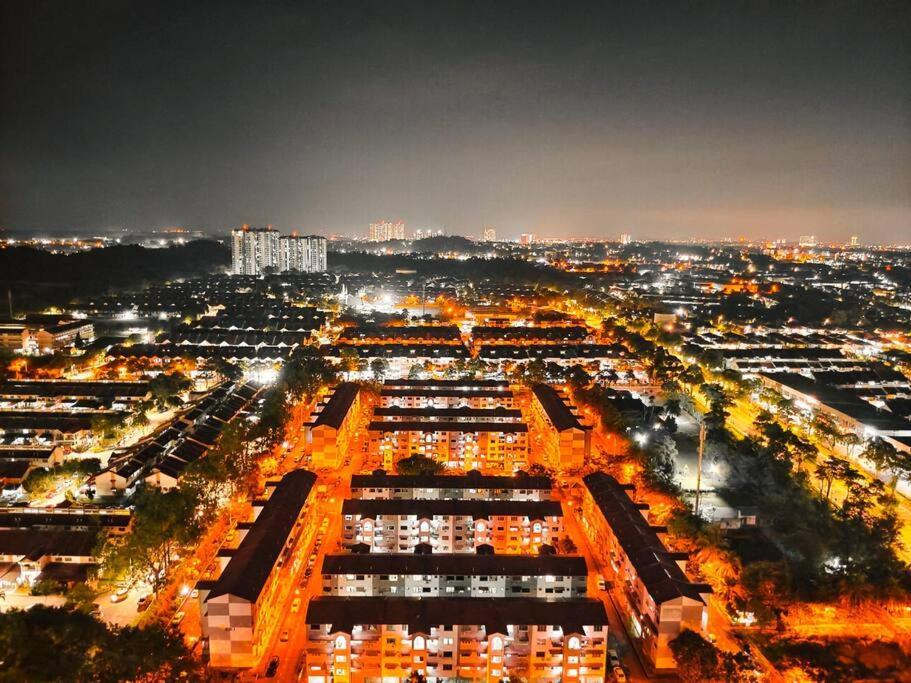 A2603 The Platino Netflix Paradigm Mall By Apartment